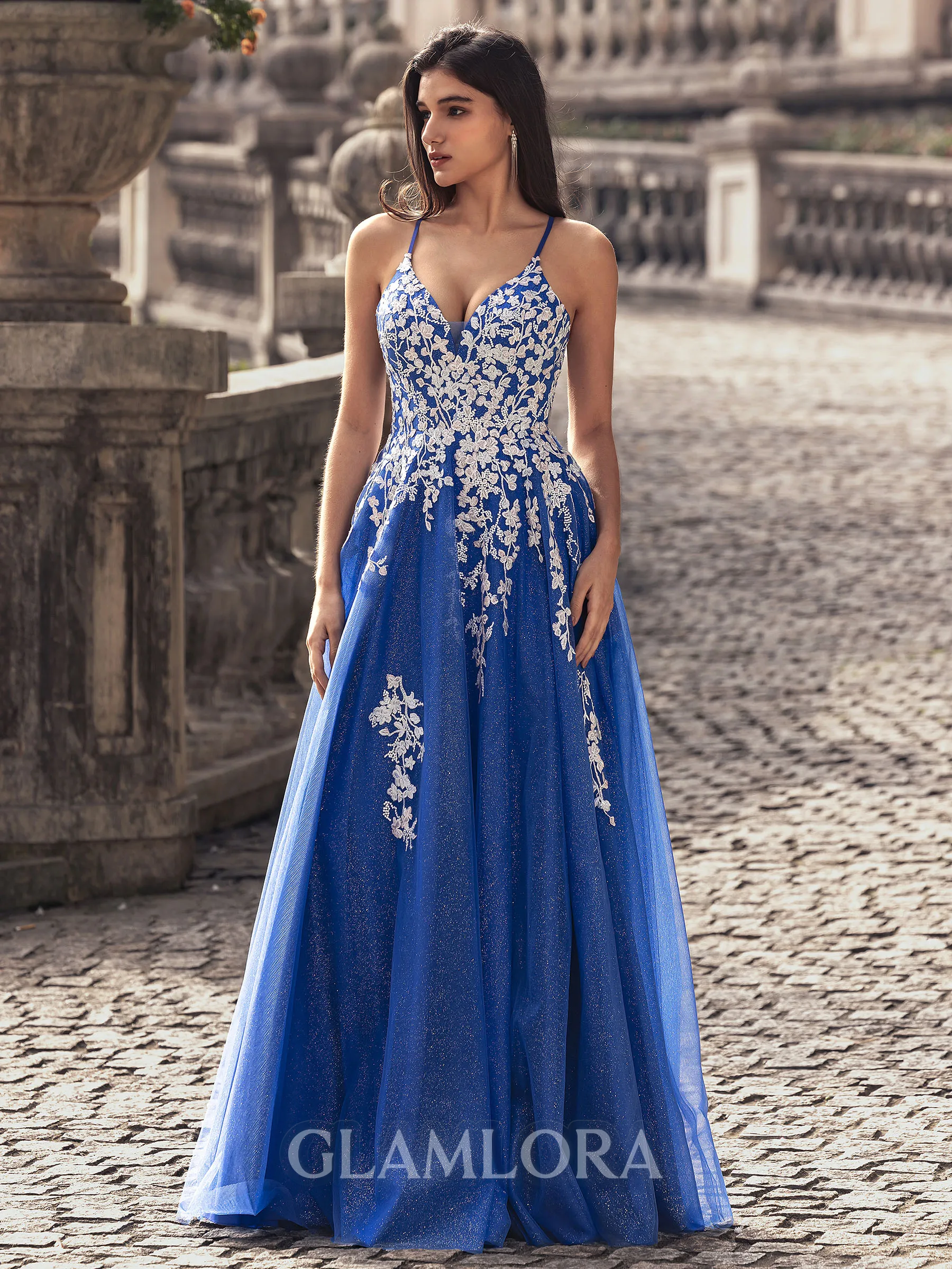 Trendy A-line V-Neck Appliques Lace Floor-Length Tulle Prom Dress