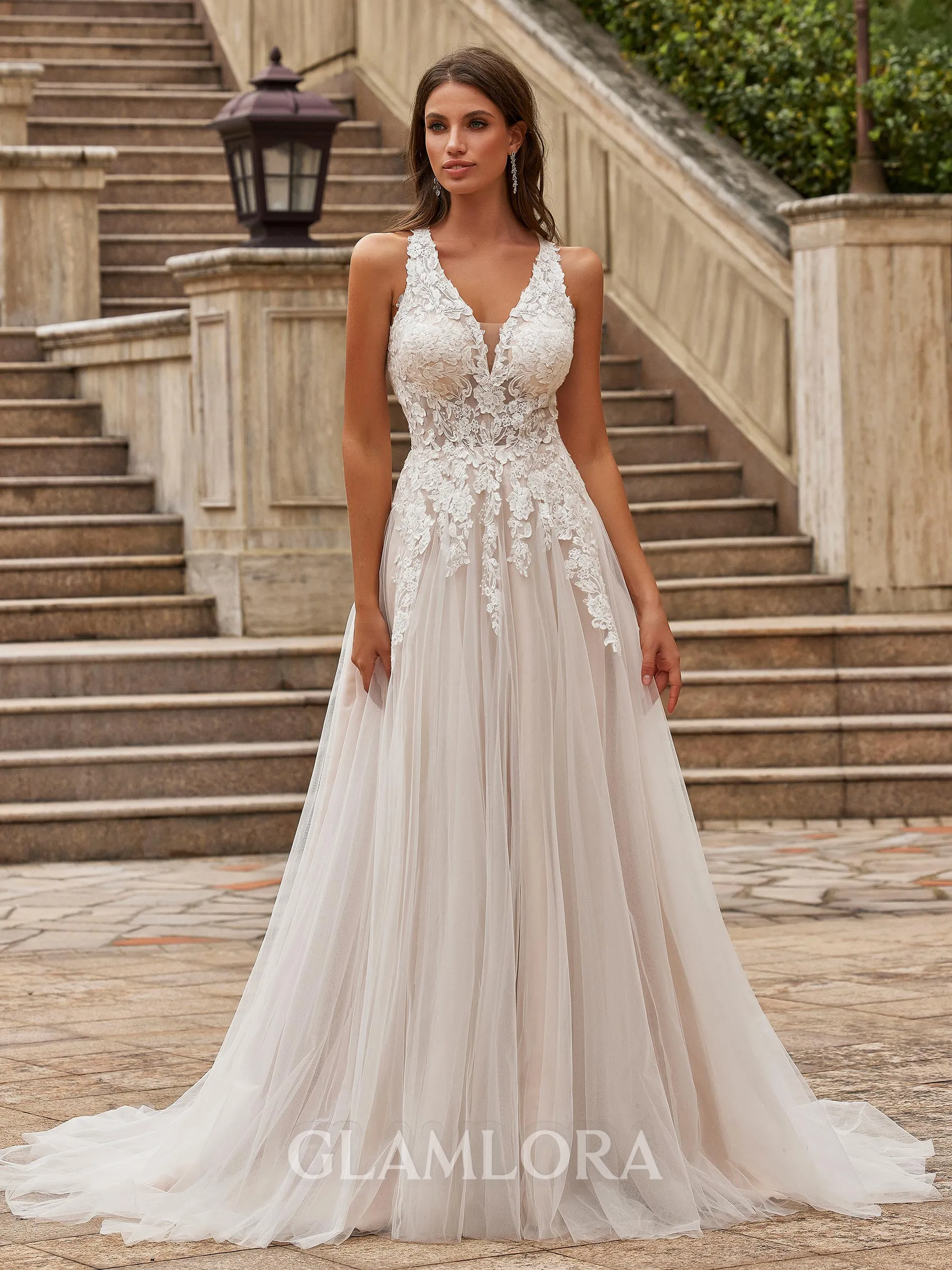 Unique A-Line/Princess Tulle Lace V-Neck Sleeveless Court Train Wedding Dresses