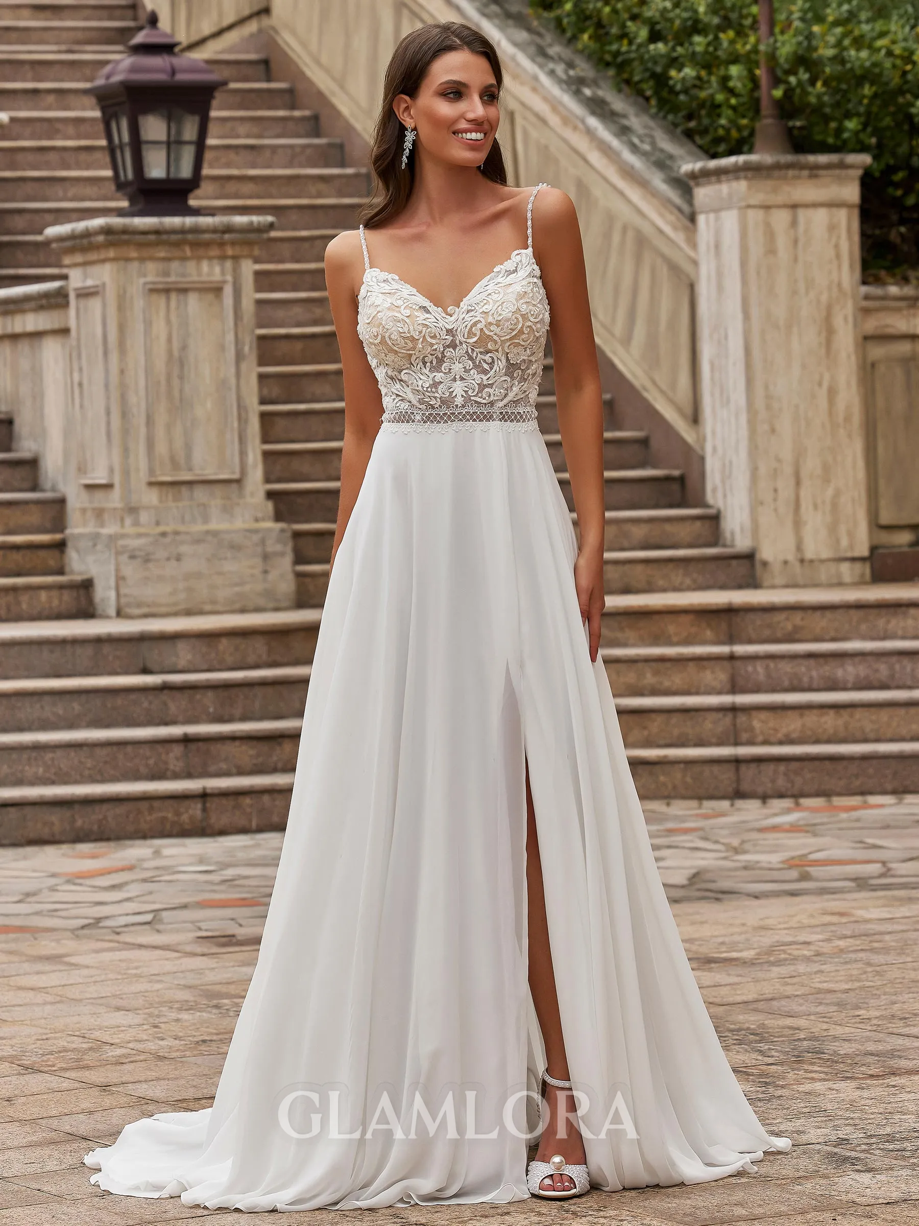 Luxurious A-Line/Princess Chiffon Lace V-Neck Sleeveless Court Train Wedding Dresses