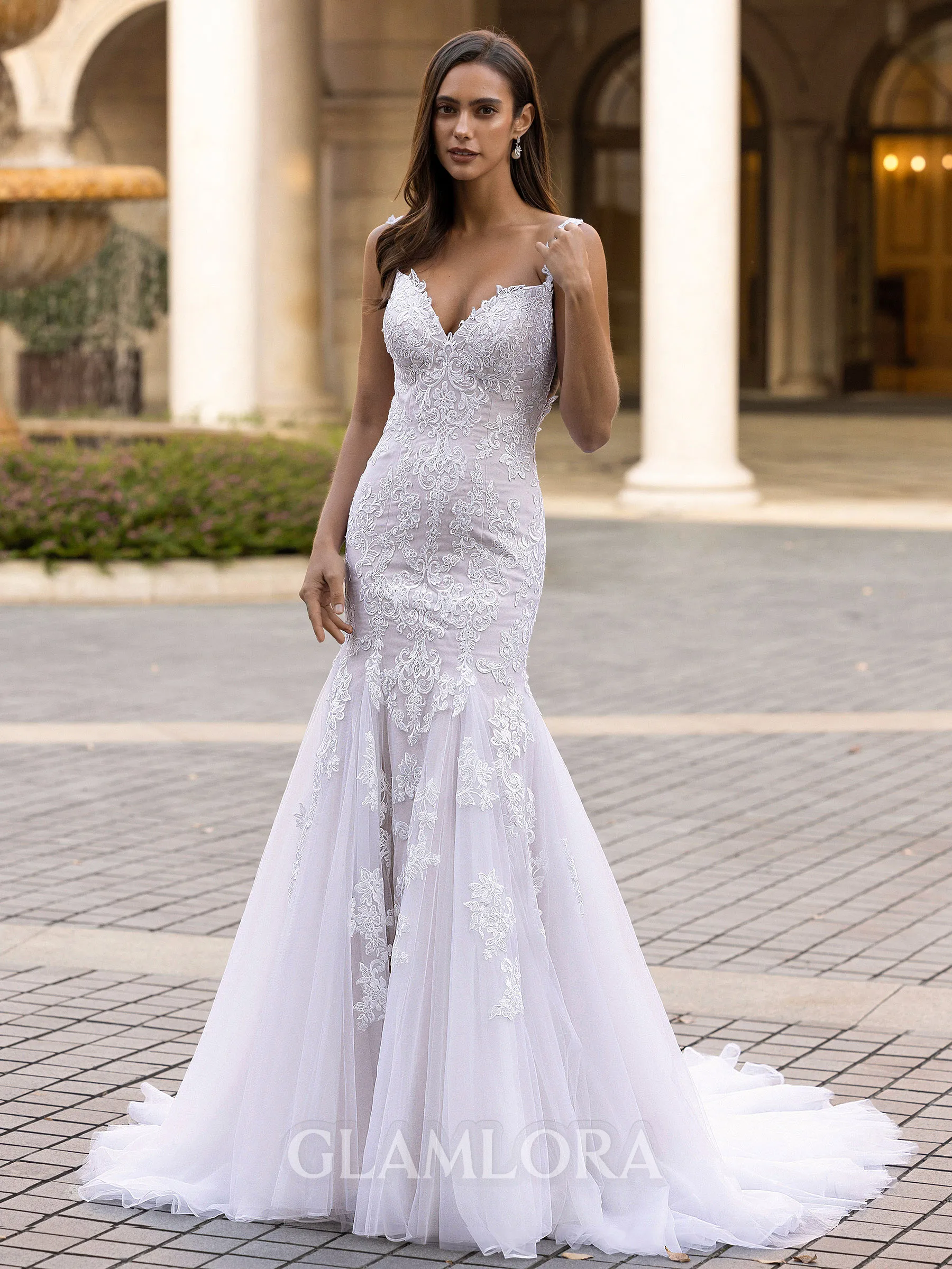 Graceful Mermaid V-Neck Appliques Lace Chapel Train Tulle Wedding Dress