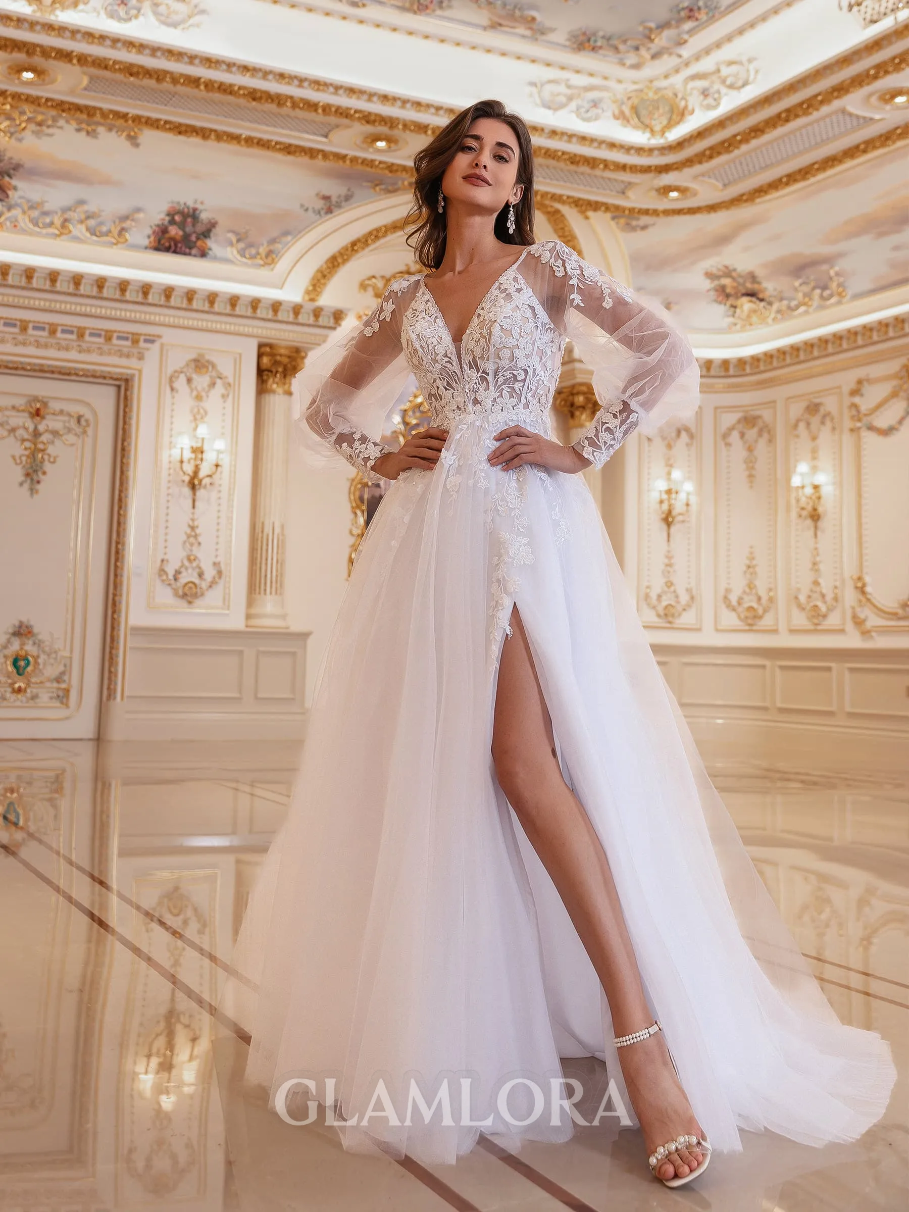 Regal A-line V-Neck Long Sleeves Appliques Lace Court Train Tulle Wedding Dress
