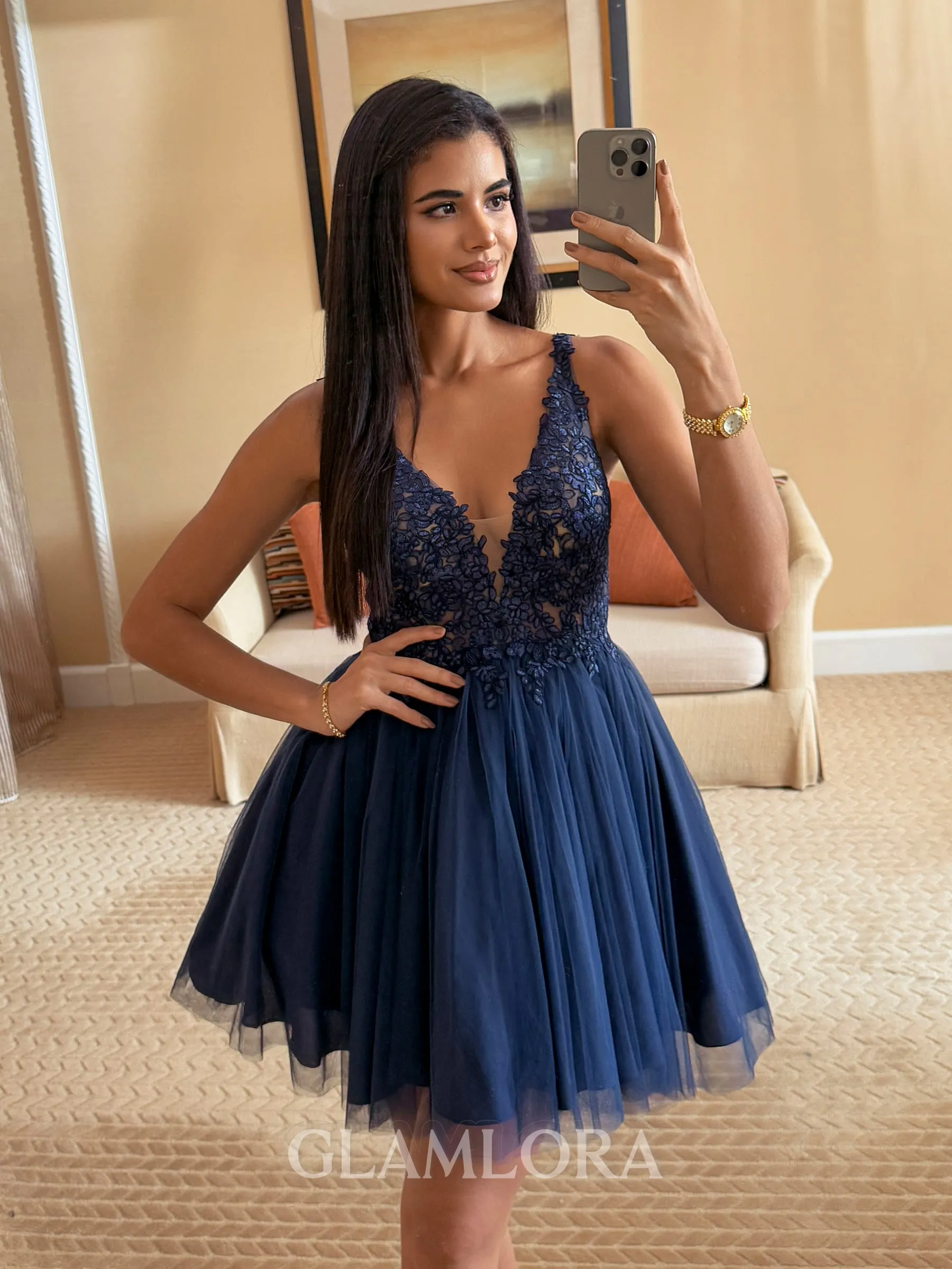 Perfect A-line V-Neck Appliques Lace Short/Mini Tulle Homecoming Dress