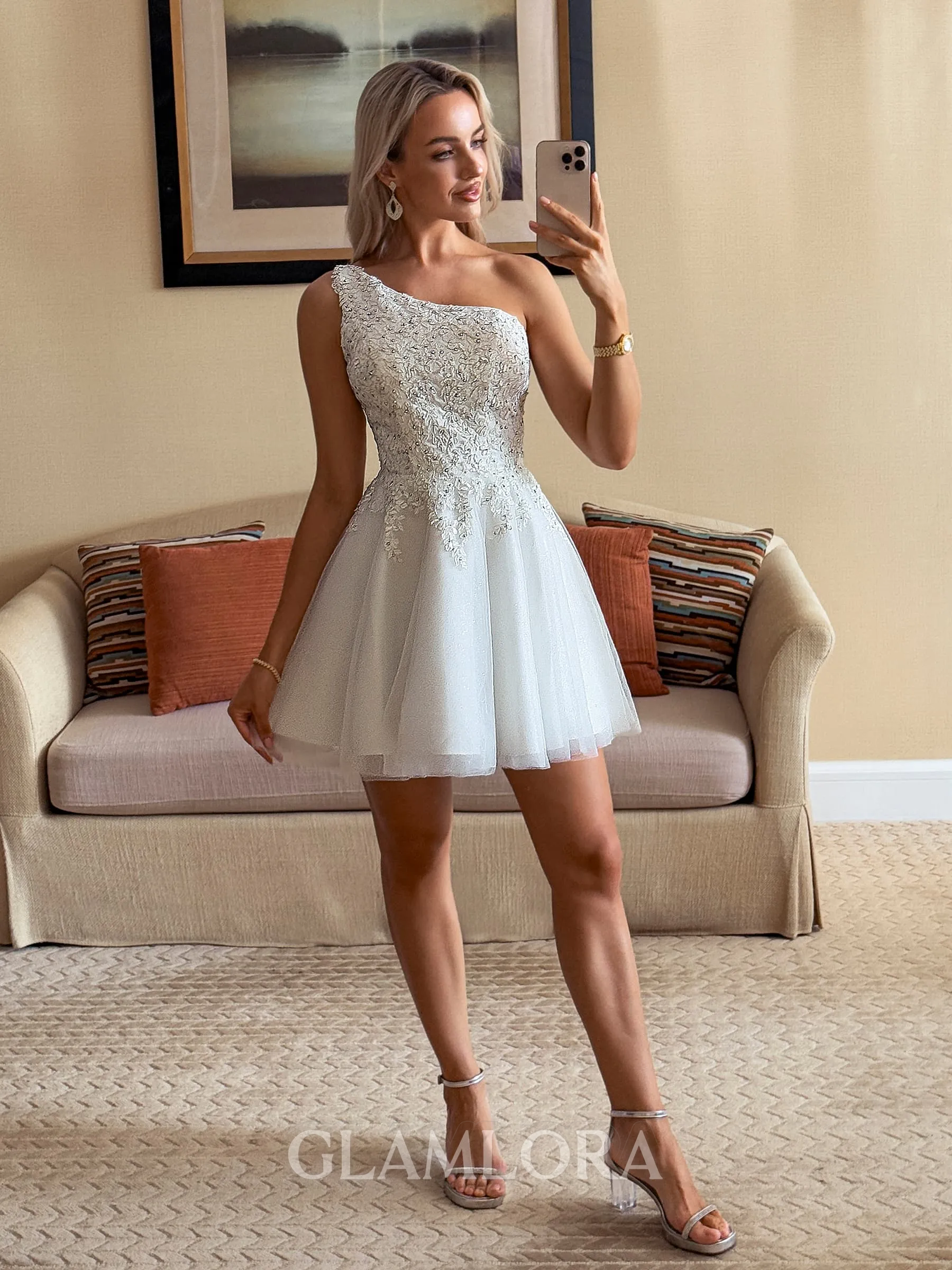 Extravagant A-line One-Shoulder Appliques Lace Short/Mini Tulle Homecoming Dress