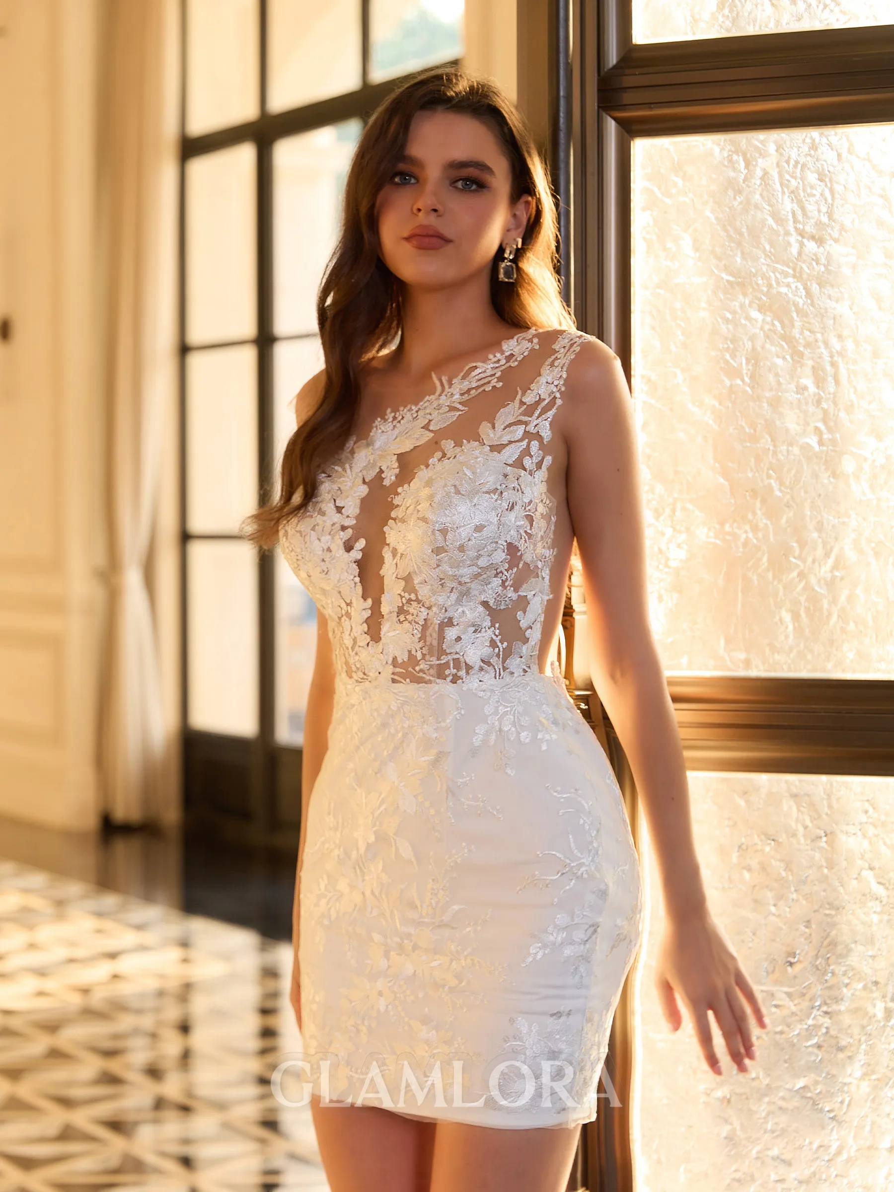 Exquisite Sheath Scoop Appliques Lace Short/Mini Lace Homecoming Dress