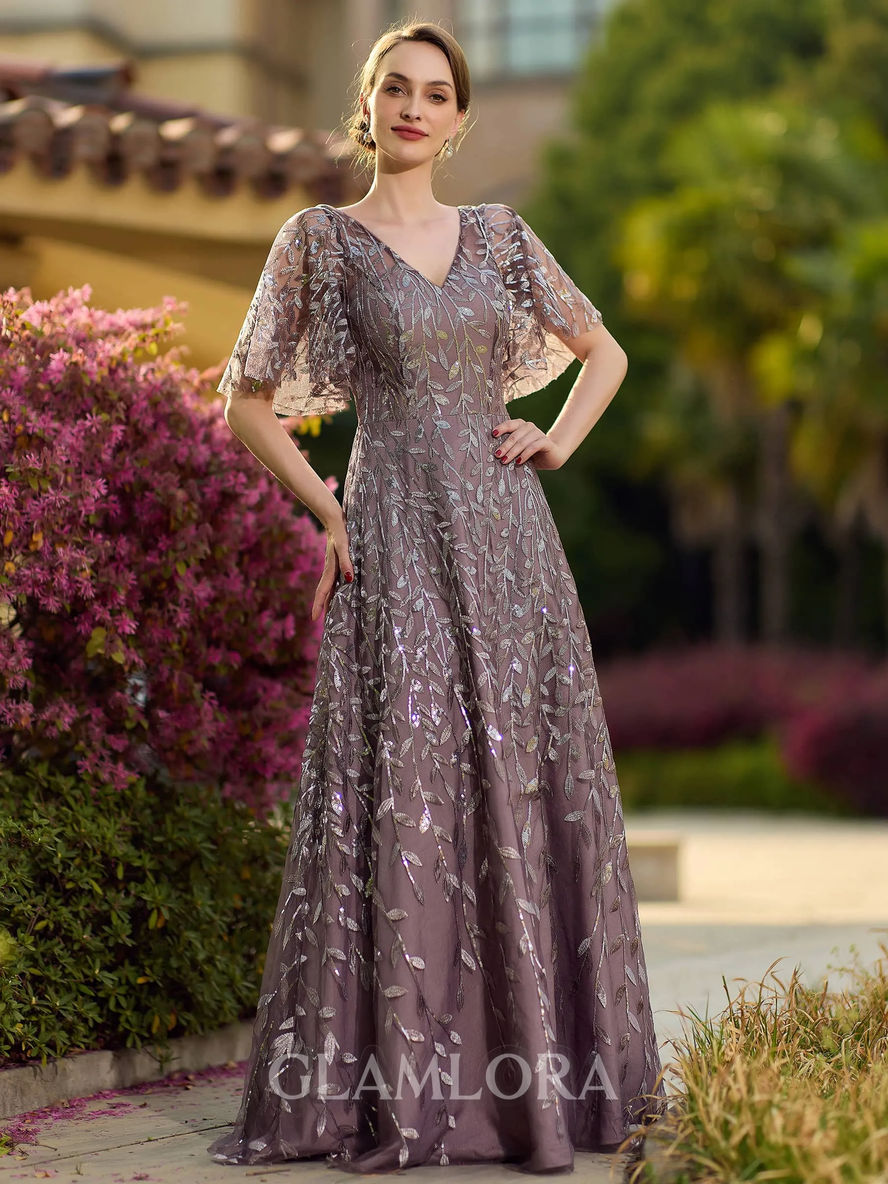 Tasteful A-line V-Neck Short Sleeves Appliques Lace Floor-Length Lace Mother of the Bride Dress