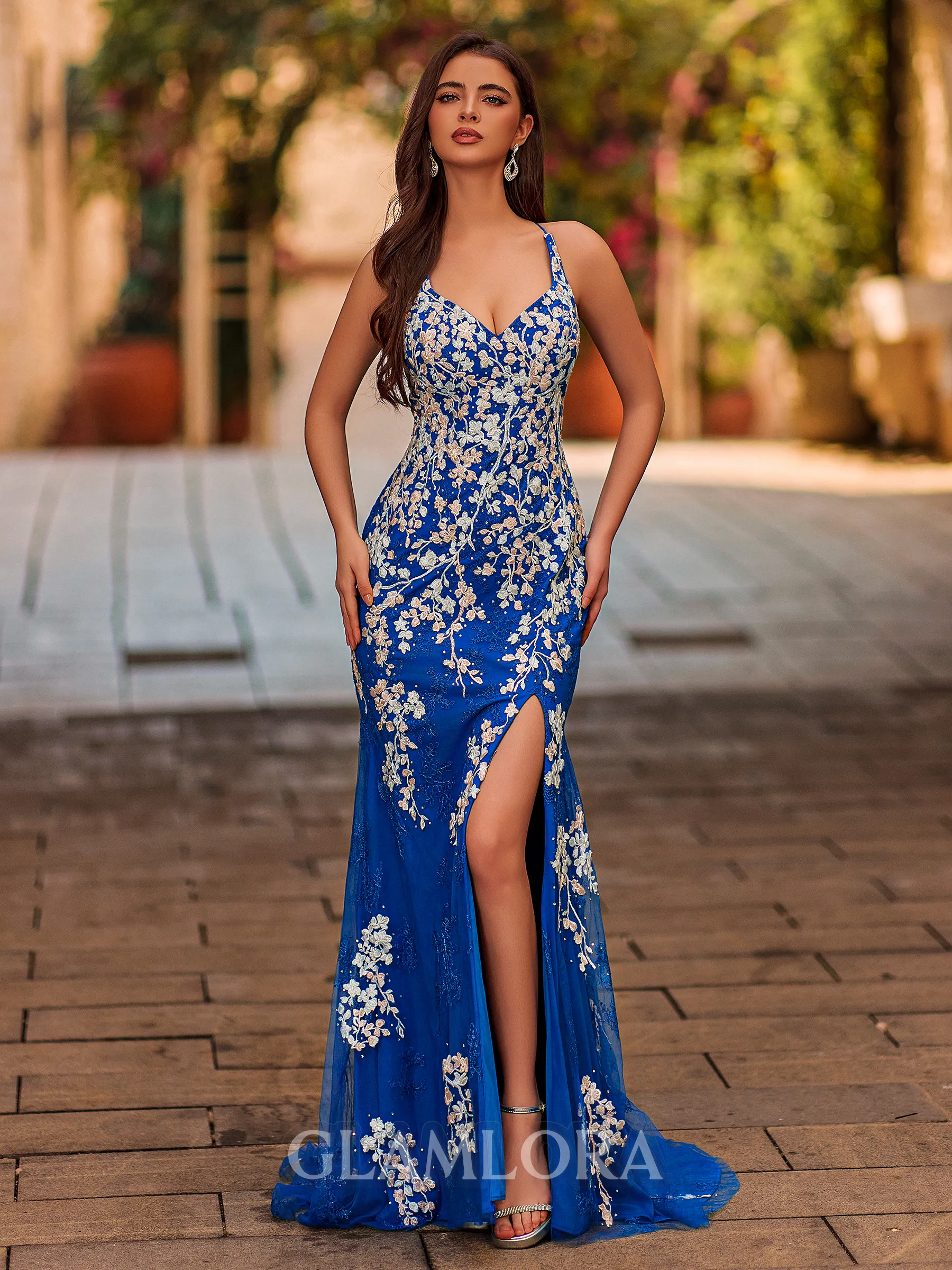 Splendid Sheath V-Neck Appliques Lace Sweep Train Tulle Prom Dress