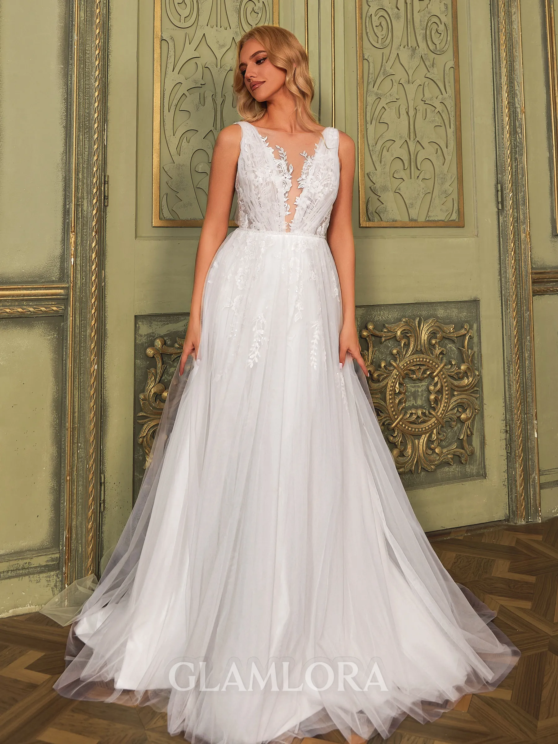Glamorous A-line Scoop Appliques Lace Sweep Train Tulle Wedding Dress