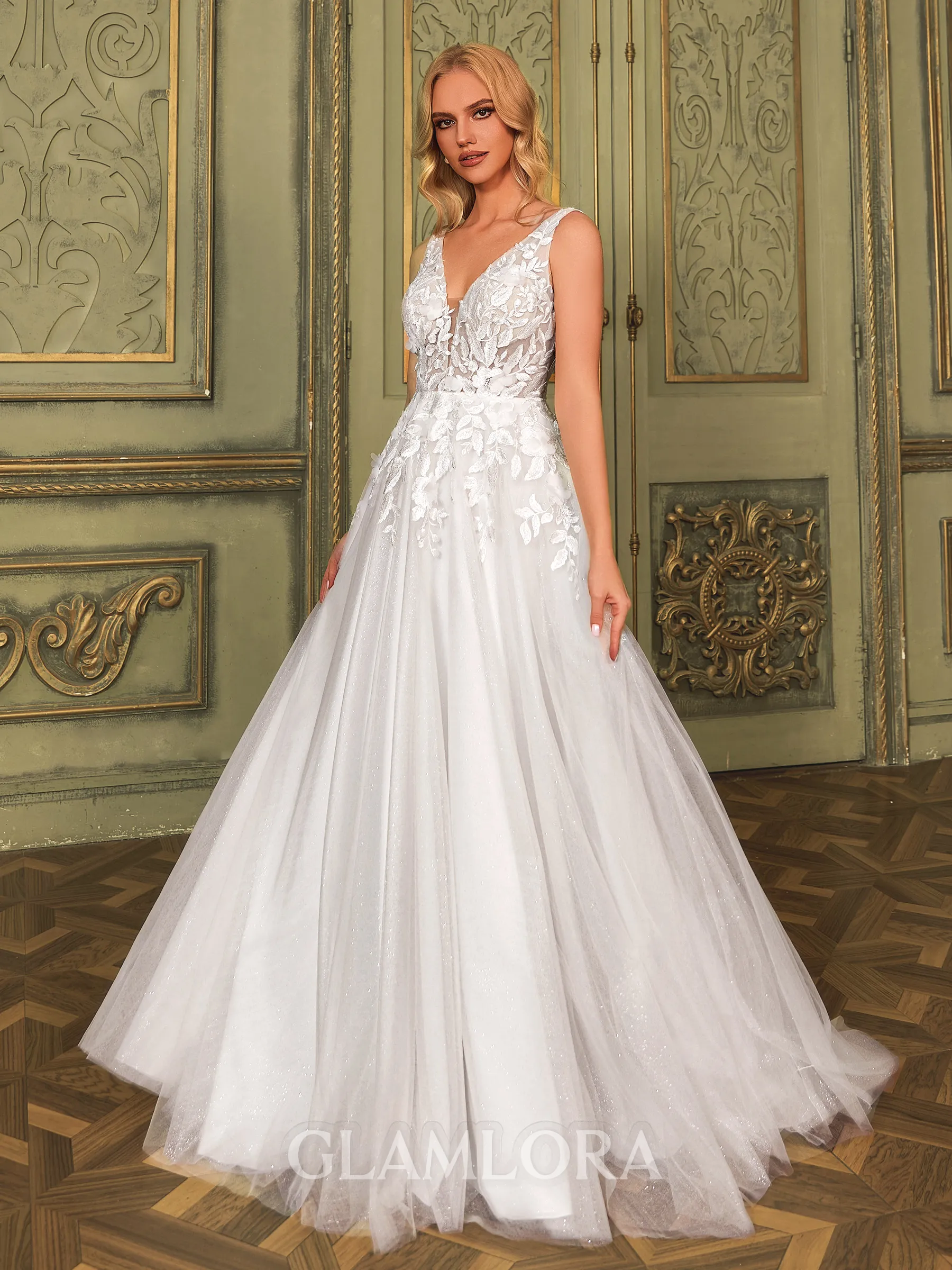 Splendid A-line V-Neck Appliques Lace Court Train Tulle Wedding Dress