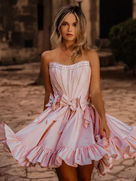 Splendiferous Ball-Gown Straight Taffeta Short/Mini Homecoming Dress With Bow