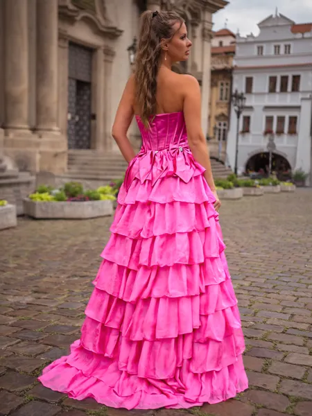 Pretty A-Line Straight Bow...