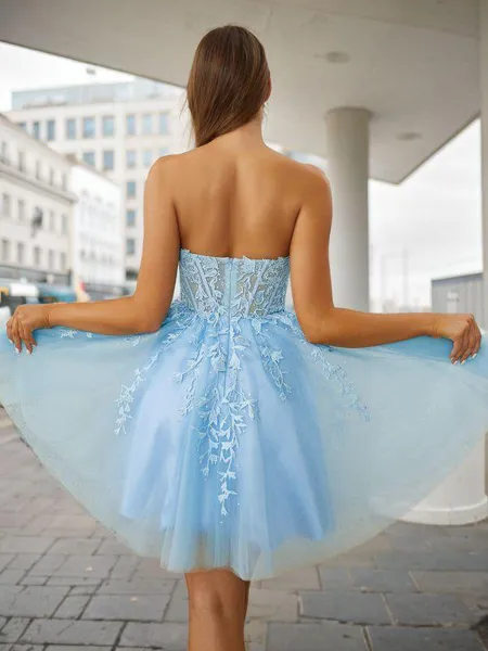 A-line Chic Strapless Tulle...