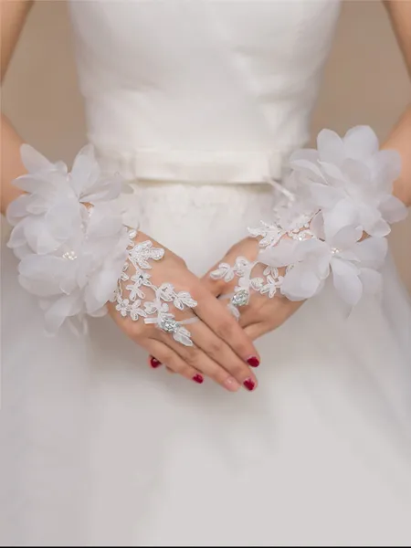 Romantic Tulle Hand-Made Flower Wedding Gloves