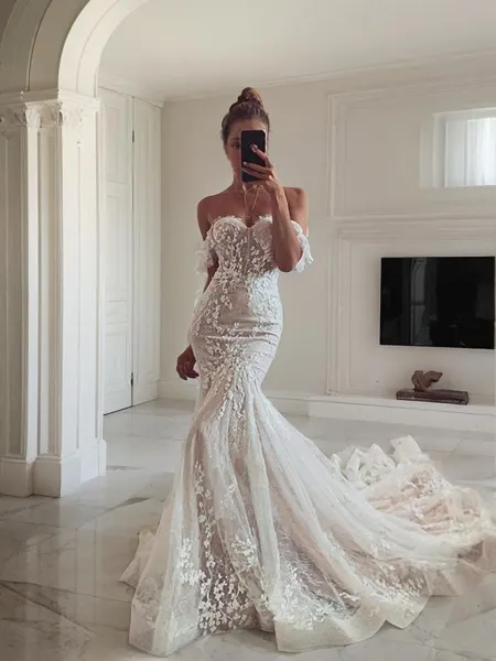 Trumpet/Mermaid Off-the-Shoulder Sleeveless Sweep Train Fitted Tulle Wedding Dress With Applique