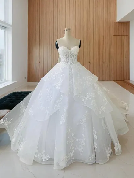 Fairy-tale Ball-Gown...