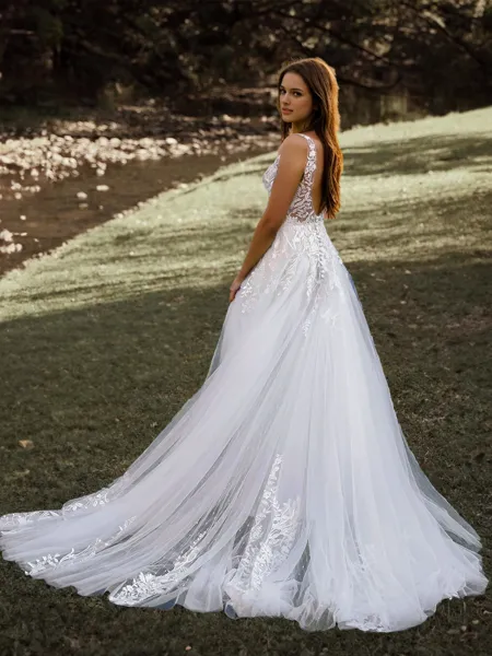Elegant A-line V-neck Tulle...