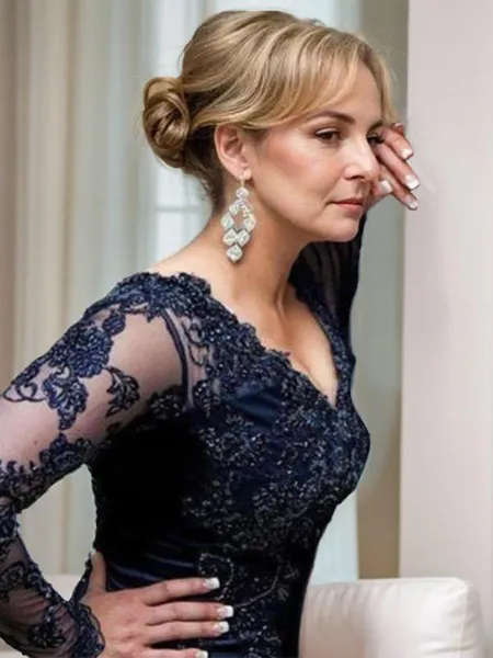 Tasteful Sheath/Column...