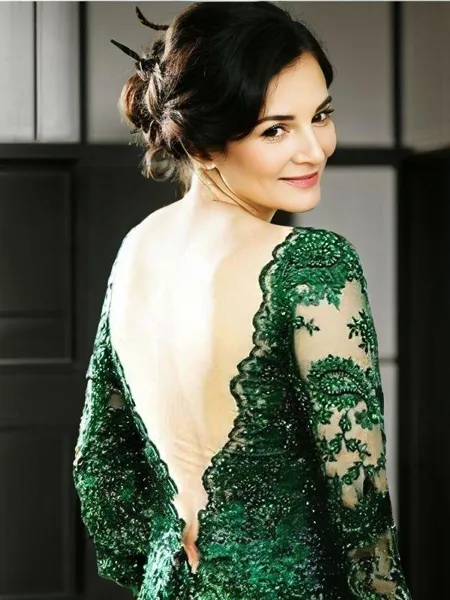 Tasteful Sheath/Column...