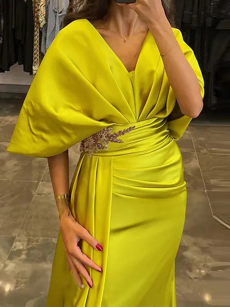 Glamorous Sheath V-Neck 1/2...