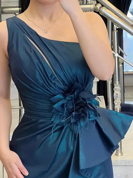 Breathtaking Sheath...