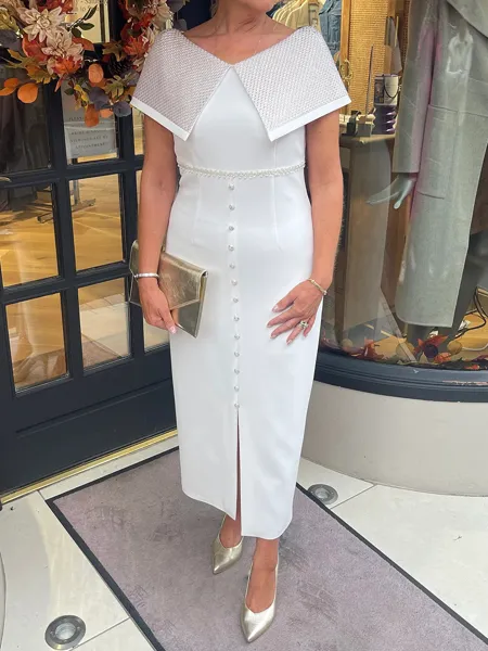 Immaculate Sheath V-Neck...