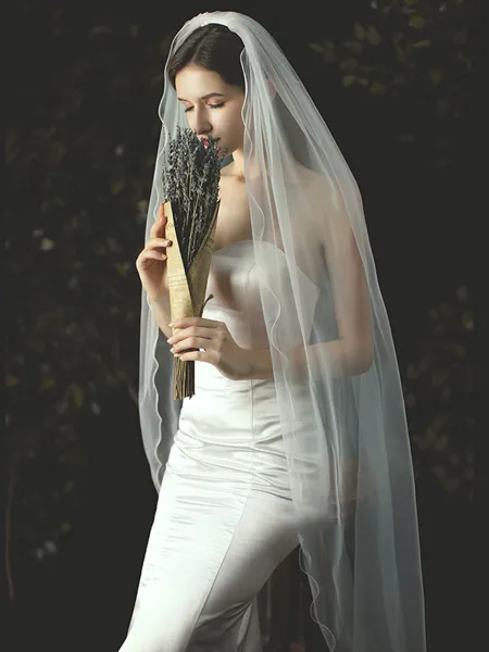 Graceful Tulle Trim Edge/Scalloped Edge Waltz Wedding Veils