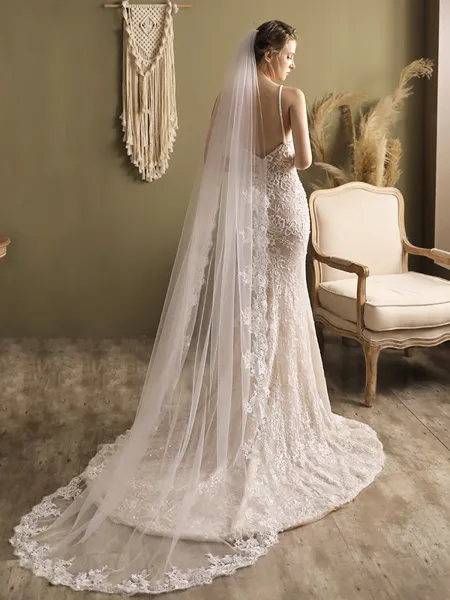 Elegant Tulle One-Tier...