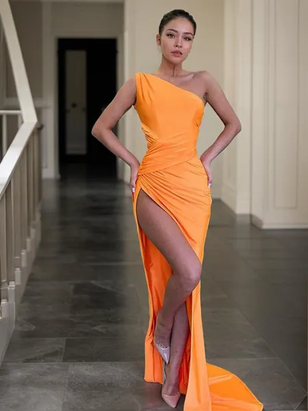 Sheath/Column One-Shoulder...