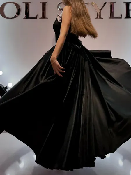 Graceful A-line Halter...