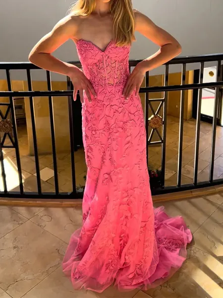 Sleek Sheath Sweetheart...