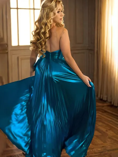 Charming A-line Halter...