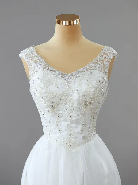 Modest A-line Scoop Tulle...