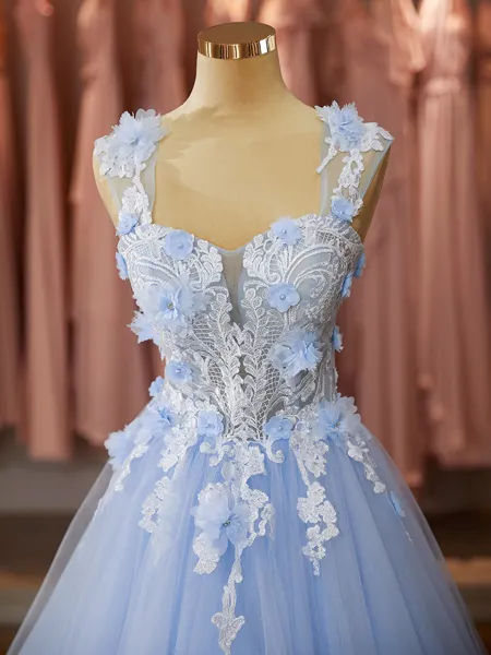 Graceful Ball-Gown...