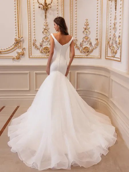 Chic Mermaid V-Neck Chapel...