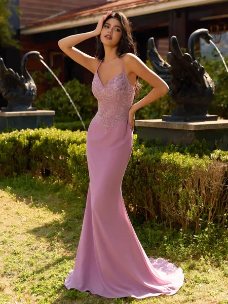 Trendy Sheath V-Neck...