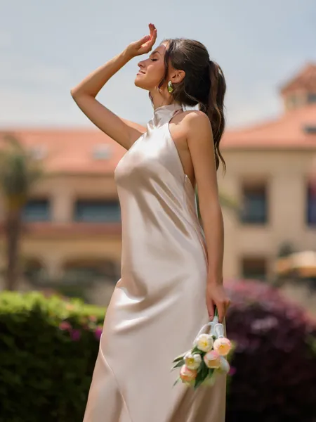 Stunning Sheath Halter Bow...