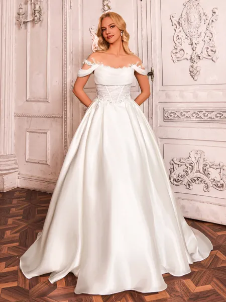 Perfect Ball-Gown Scoop...