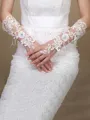 Attractive Lace Wedding Gloves