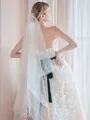 Elegant Tulle One-Tier Waltz Bridal Veils With Crystal/Imitation Pearl