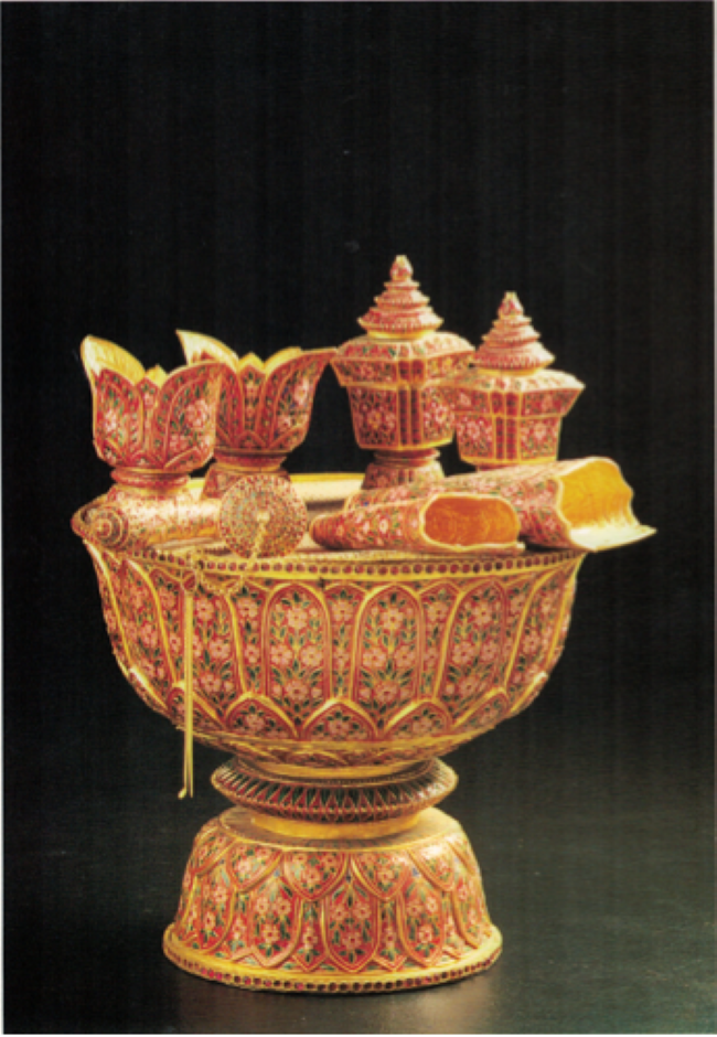 A gold royal insignia betel nut set