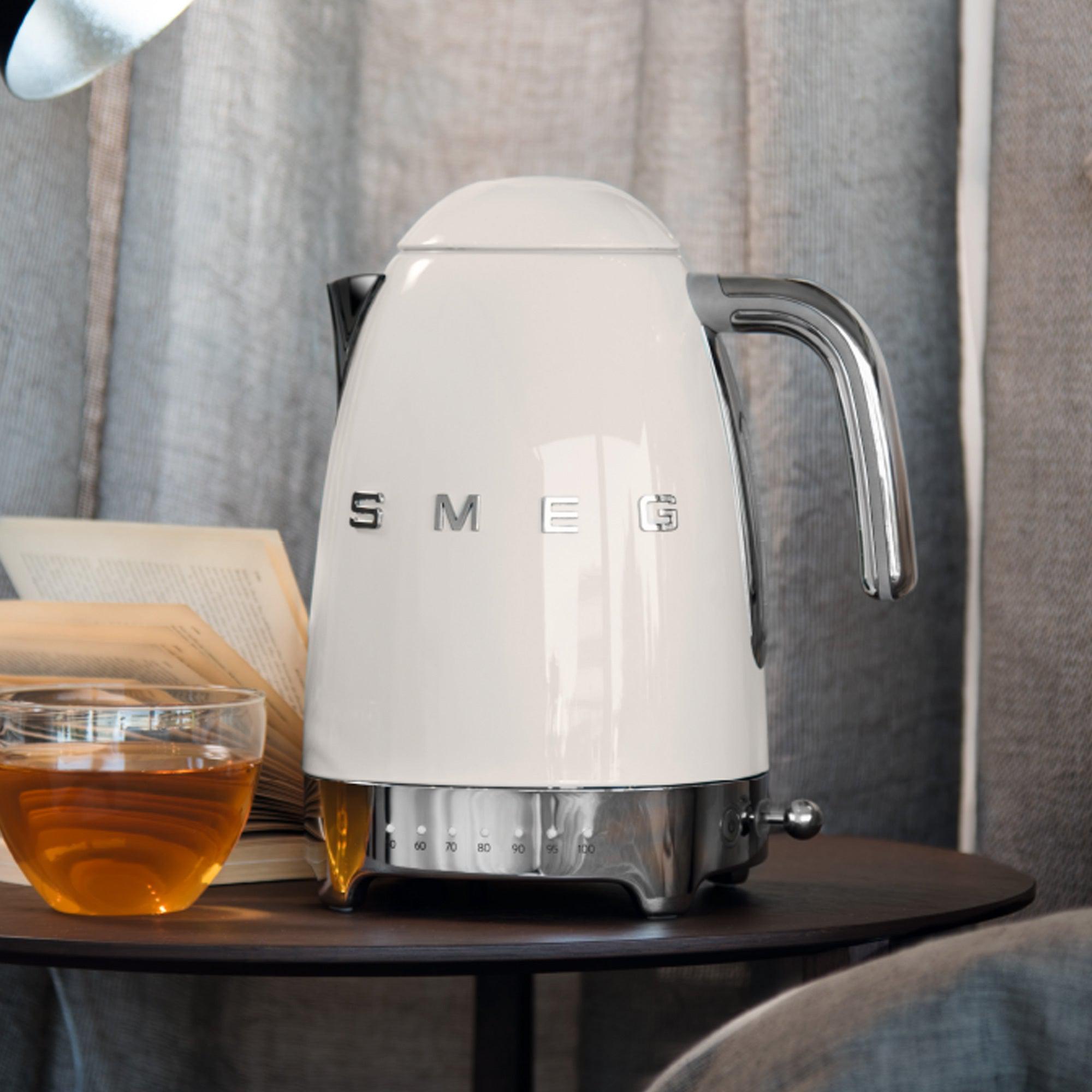 Hervidor Pro KLF04 1.7 Lts Smeg Beige