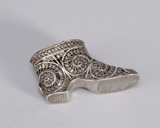 Filigree Shoe Matchsafe