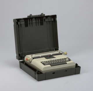 Lexikon 82 Portable Typewriter
