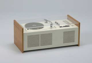 SK 55 Radio-Phonograph Radio-phonograph