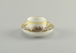 Cup and Saucer with Battle Scenes (Bataillen-Malerei) Cup And Saucer