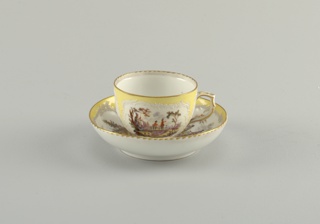 Cup and Saucer with Battle Scenes (Bataillen-Malerei) Cup And Saucer