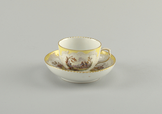Cup and Saucer with Battle Scenes (Bataillen-Malerei) Cup And Saucer
