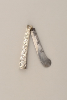 Folding Knife with Engraved Floral Decoration and Lion Cartouche Folding Knife