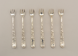 Chrysanthemum Pattern Oyster Fork Fork