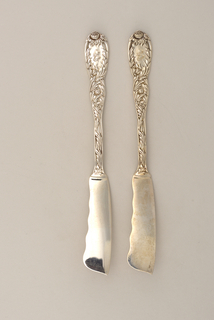 Chrysanthemum Pattern Butter Knives Knives