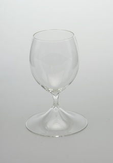 On Feet Wine Glass
